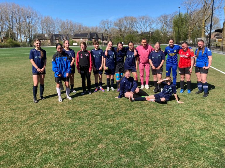 Voetbalclinic met PSV & Feyenoord Sterren